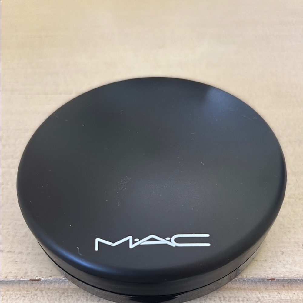 MAC Cosmetics Black Eyeshadow Compact